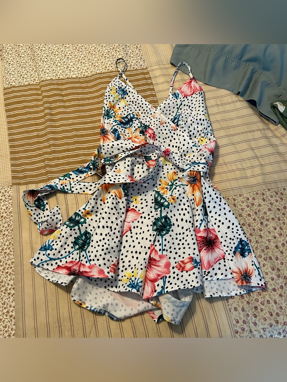 Eilly Bazar black and white romper size XS